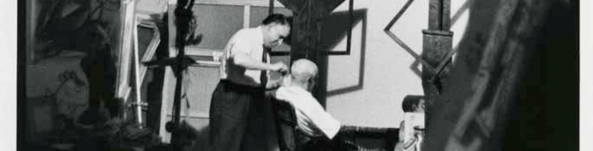 david_douglas_duncan.eugenio_arias_cortando_el_pelo_a_picasso_en_el_taller_de_la_californie_madrid_vegap_2024